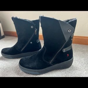 Bernie Mev suede ankle snow boots